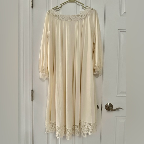 Claire Sandra by Lucy Ann Robe Vintage - Picture 2 of 15